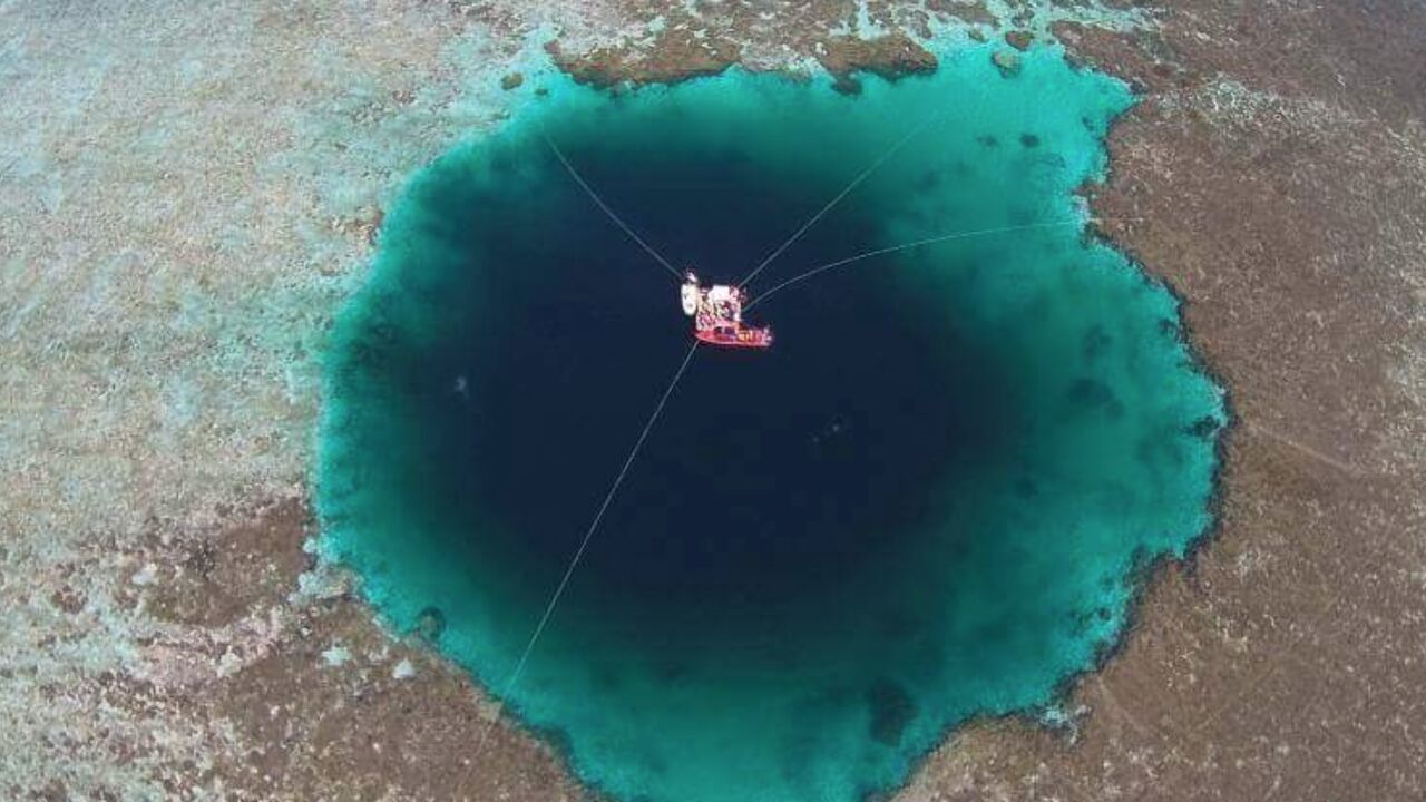Onderwatersinkhole MAN MAN