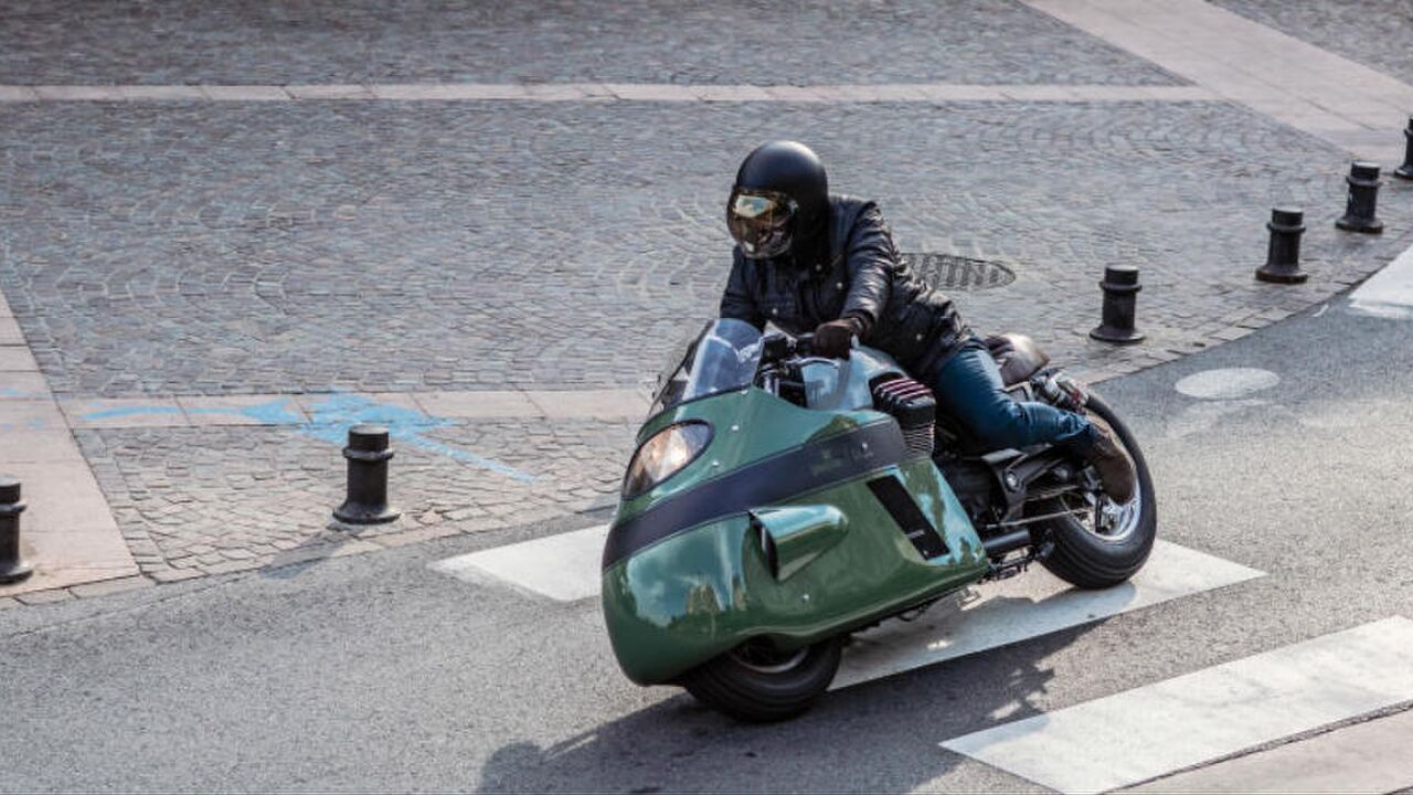 Illustratie voor: De custom Moto Guzzi Dustbin is niet je standaard motor