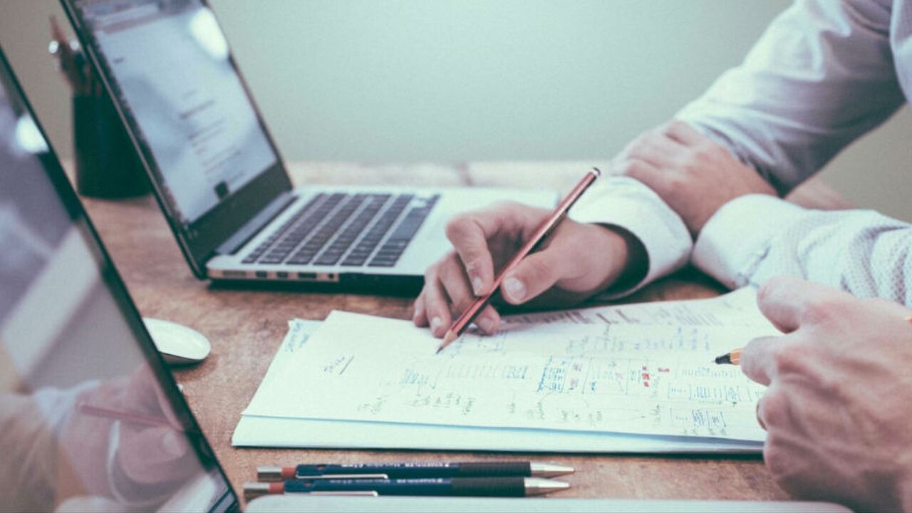 Illustratie voor: 5 essentiële tips: how to step up your e-mail game
