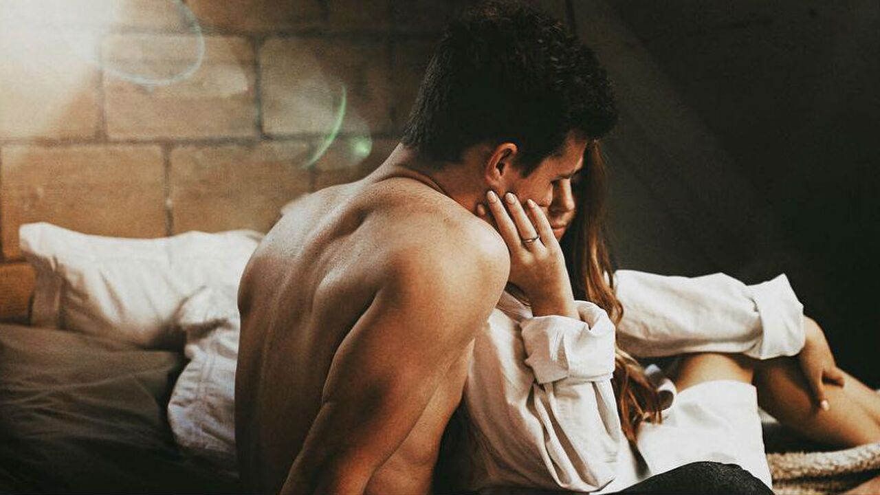 opstaan-relatie-bed-wakker worden-MAN MAN