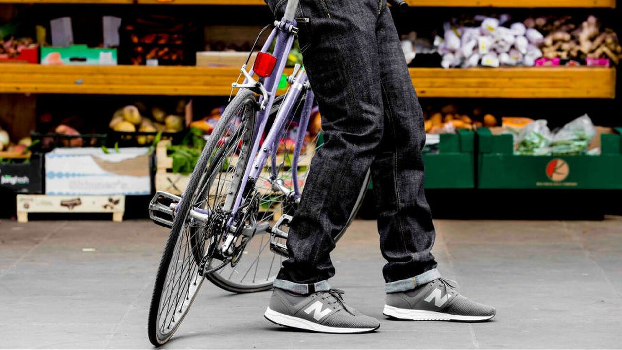Illustratie voor: De New Balance 247 Classic is de perfecte combinatie tussen sportief en casual