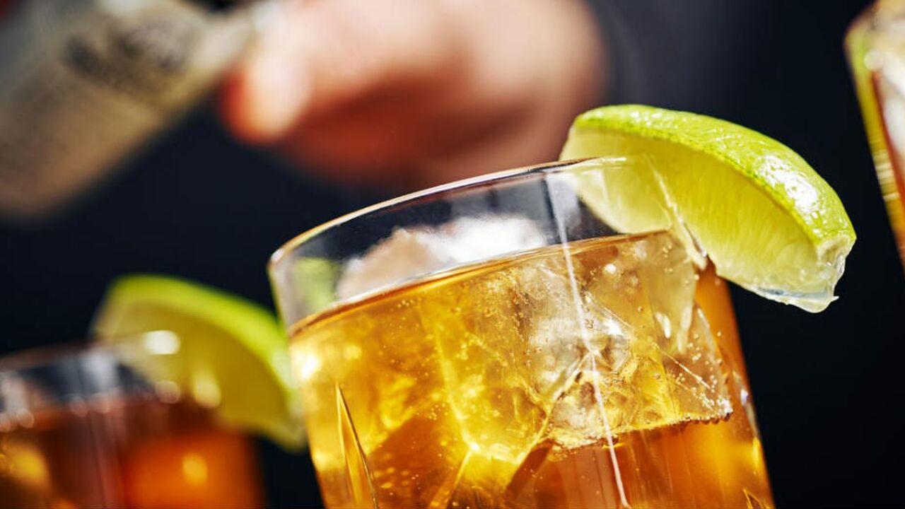 Illustratie voor: Dit is waarom jenever tot jouw favoriete dranken moet behoren