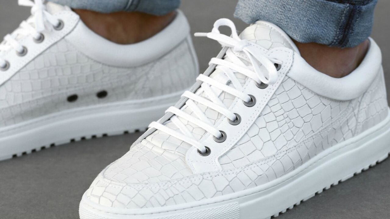 Zo gaan sneakers langer mee Man Man