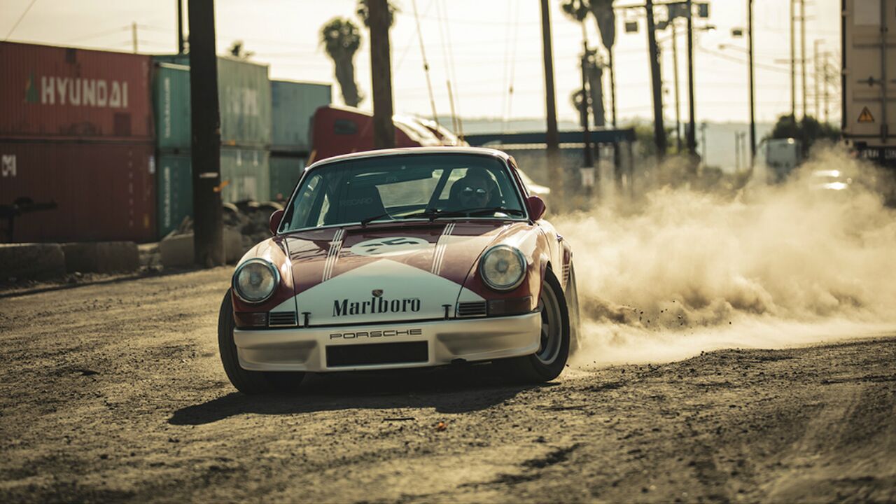 Illustratie voor: Video: rokende banden met de Porsche 911 Marlboro
