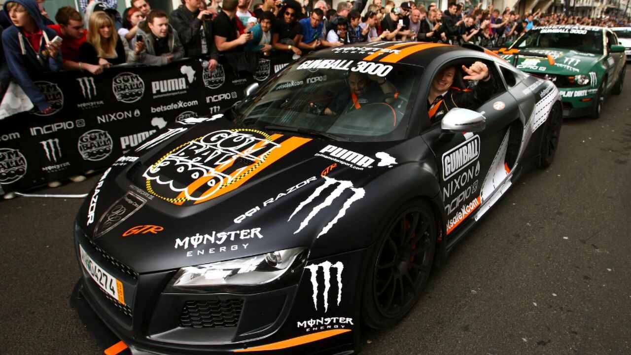 Een karavaan aan supercars