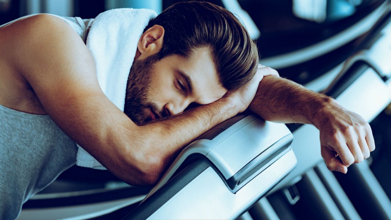 Illustratie voor: Onderzoek wijst uit dat te veel sporten slecht is voor je seksleven
