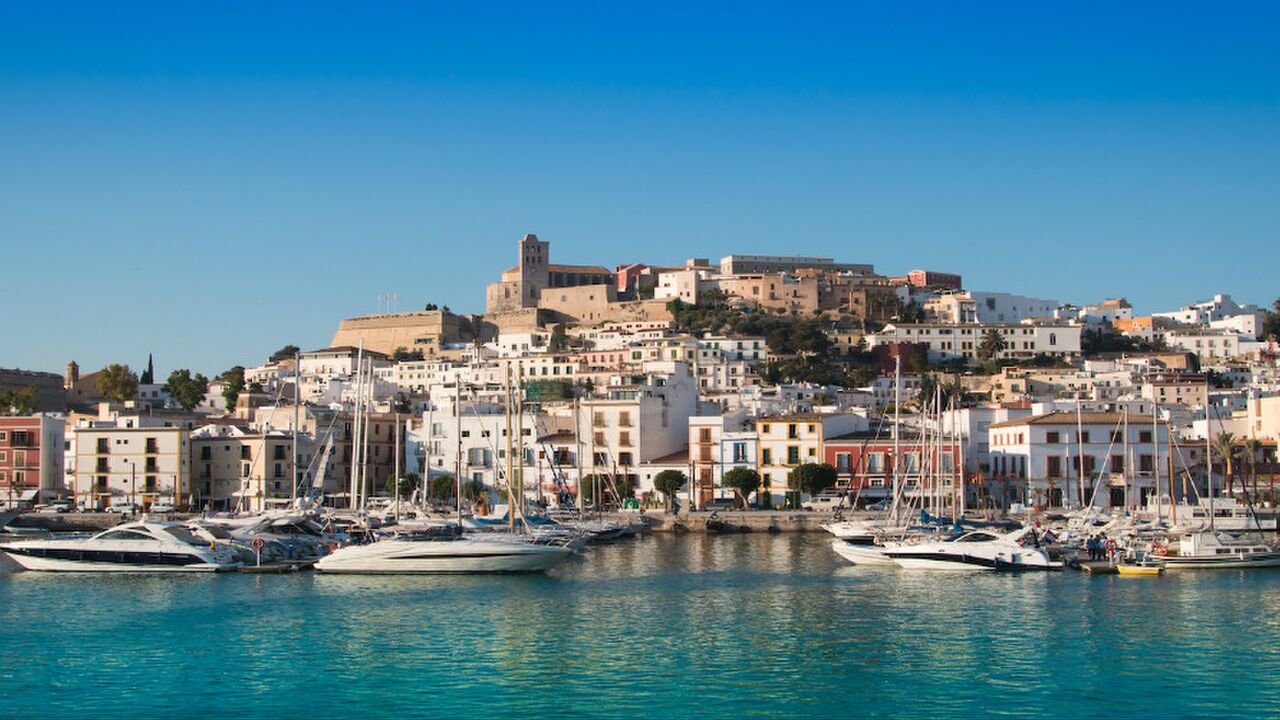 Illustratie voor: De 9 tofste huizen op Ibiza om te huren met je vrienden