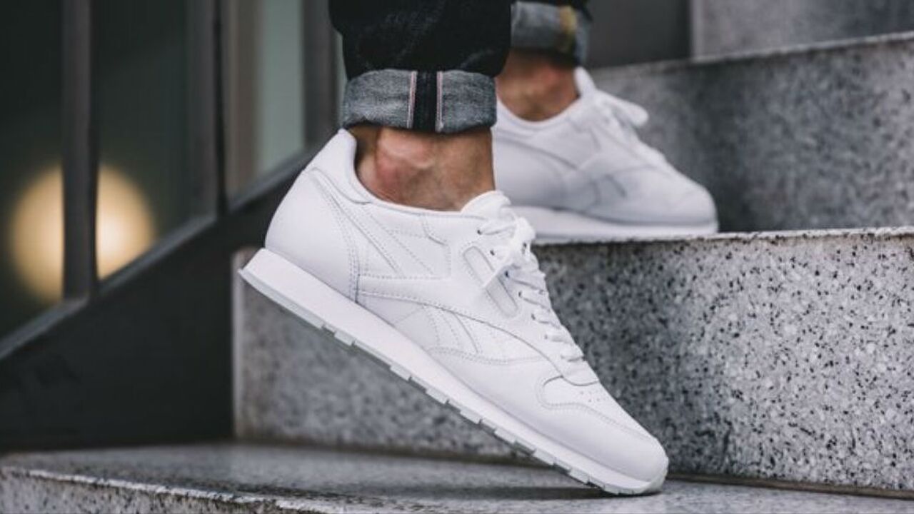 Illustratie voor: 10 stijlvolle mono sneakers