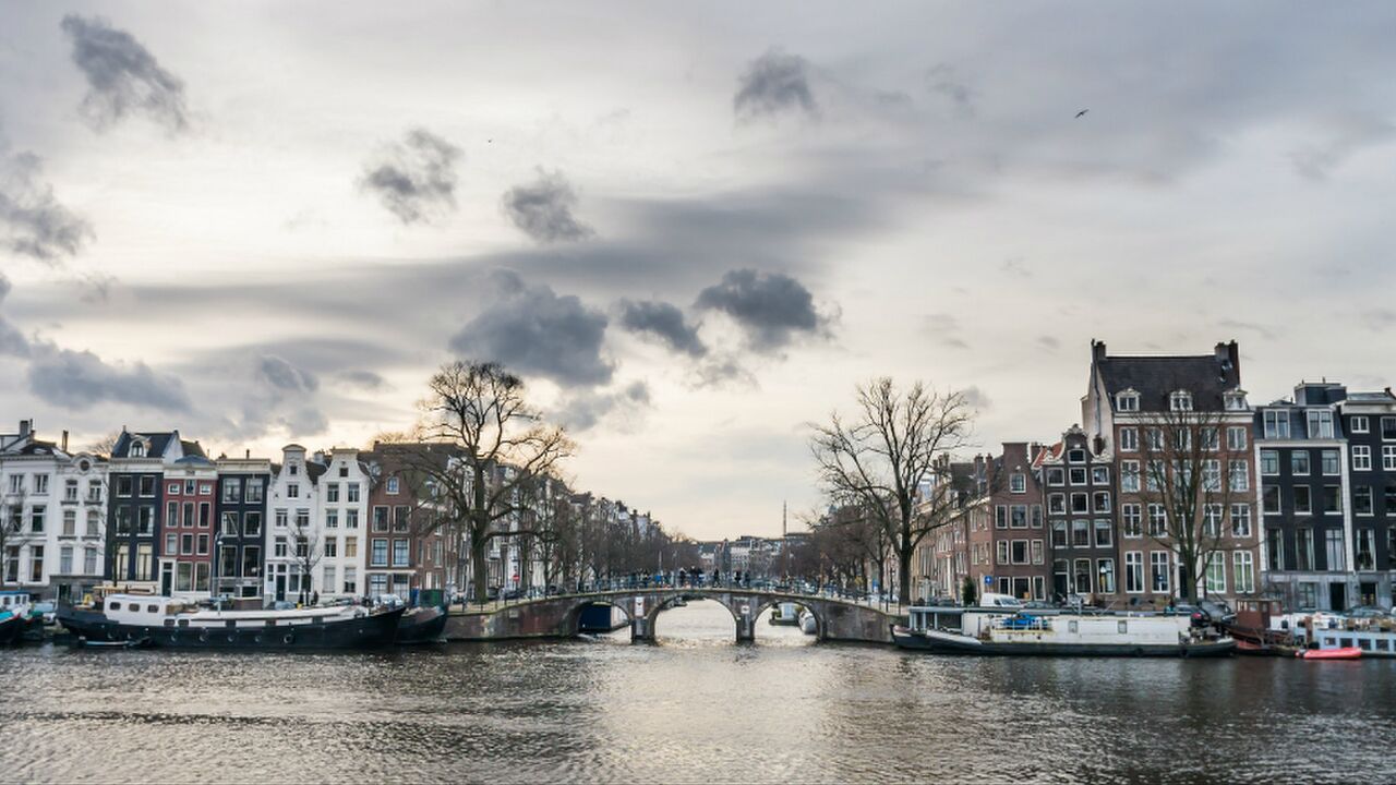 Illustratie voor: Hoe makelaars in Amsterdam een half miljard euro aan lucht verkochten