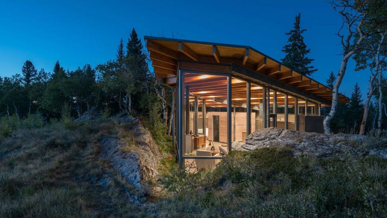 Carraig ridge rock house man man