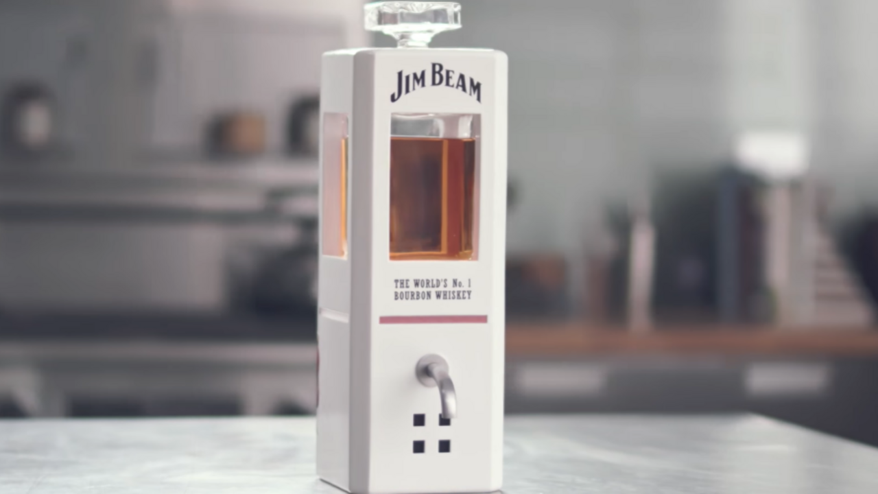 Illustratie voor: Nooit meer zelf je whiskey inschenken met deze slimme karaf