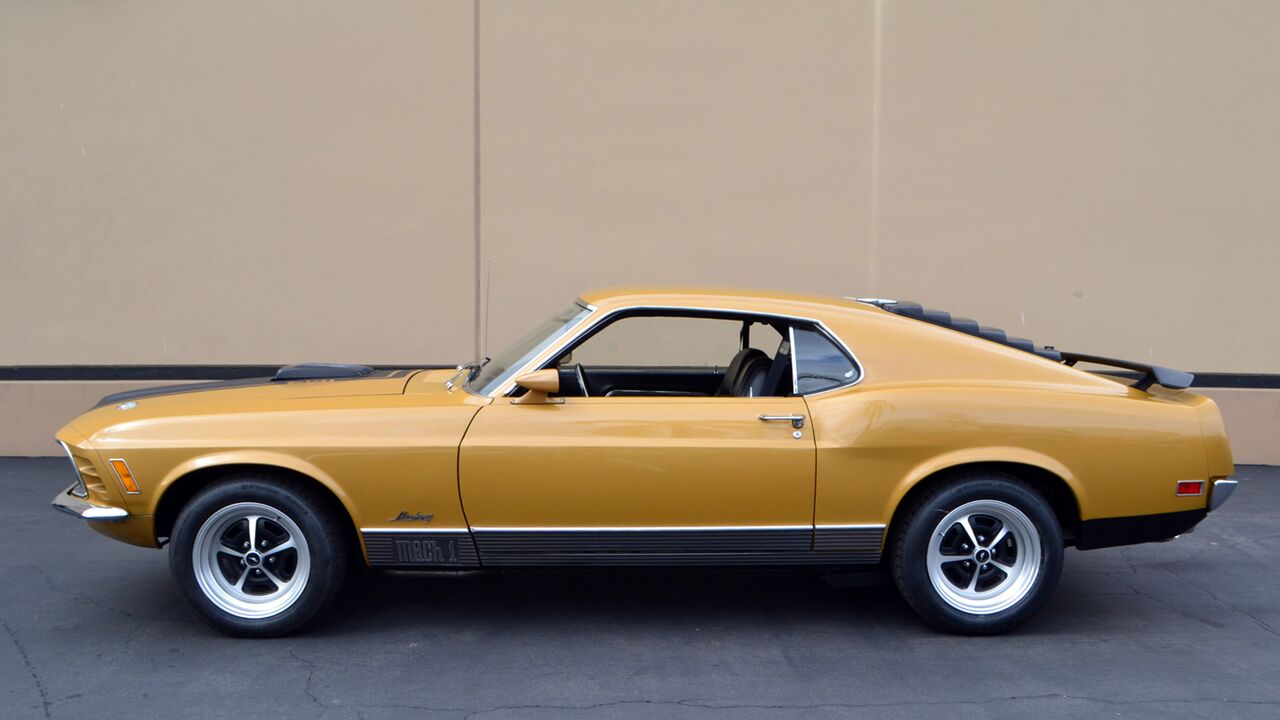 Illustratie voor: Deze mosterd gele Ford Mustang Mach 1 is een zeldzame muscle car