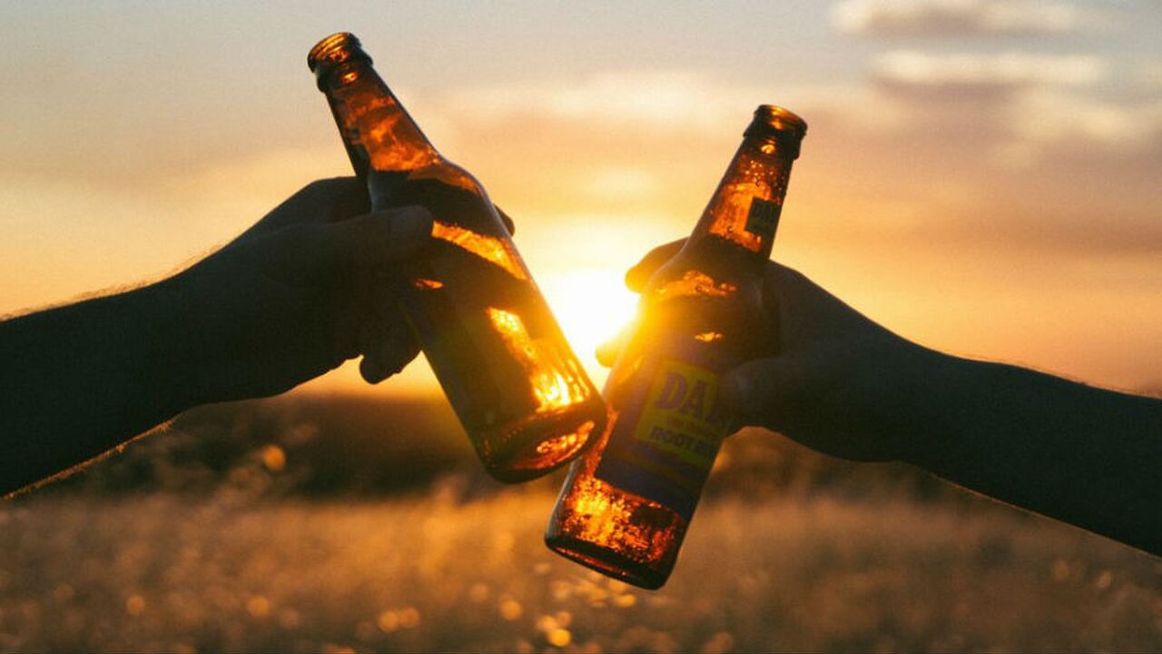 Illustratie voor: Uit onderzoek blijkt: een biertje op z’n tijd is gezond