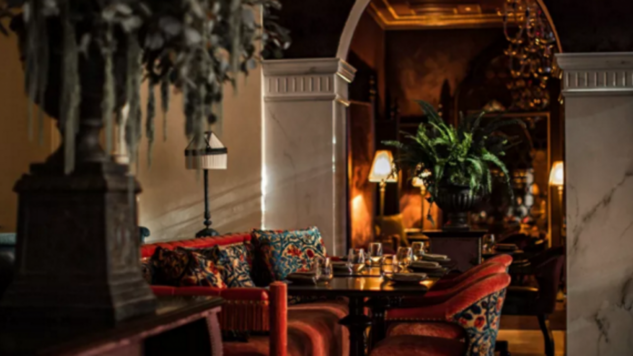 Nomad Hotel man man 00