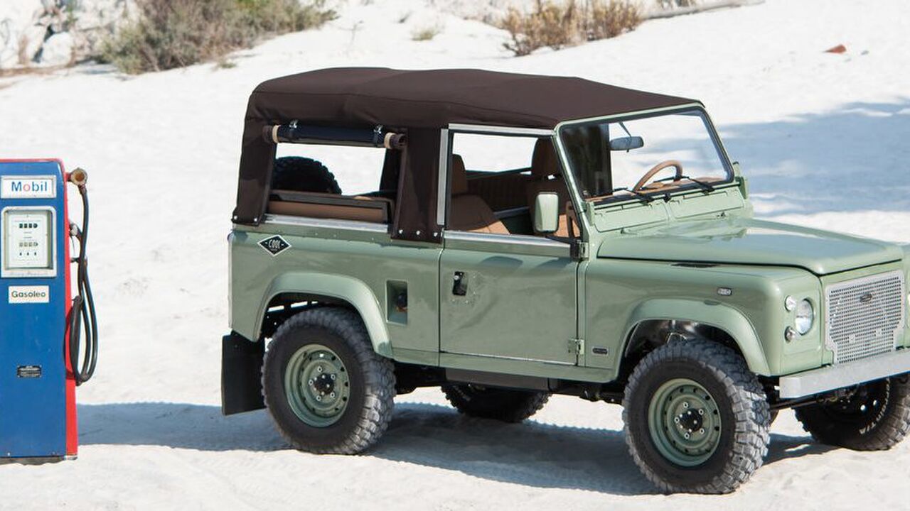Illustratie voor: Met deze mintgroene Land Rover trotseer jij elke zandstorm