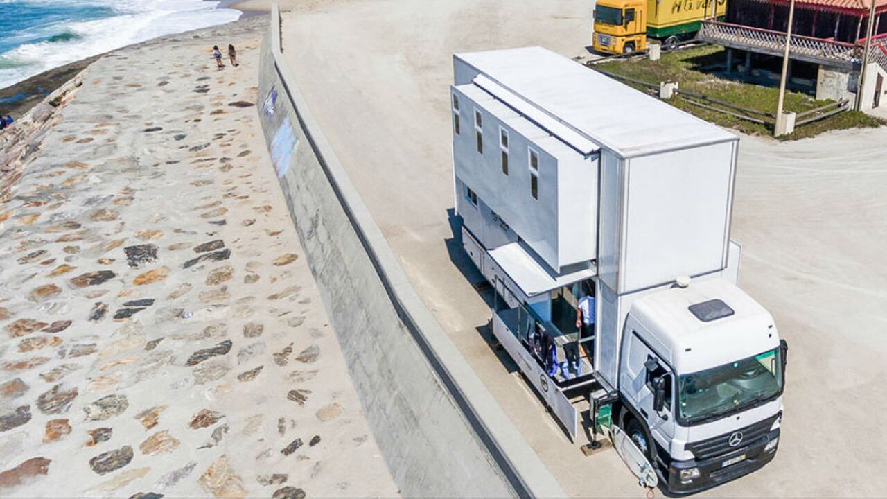 Illustratie voor: Het Truck Surf Hotel is de droom voor iedere surf liefhebber