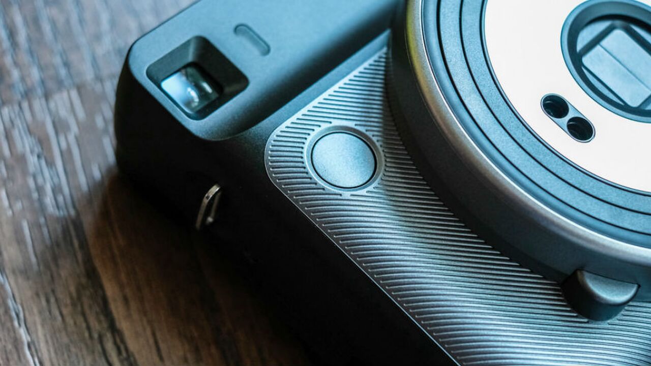 Illustratie voor: Niks zo nostalgisch als de Instax SQ6 polaroid camera