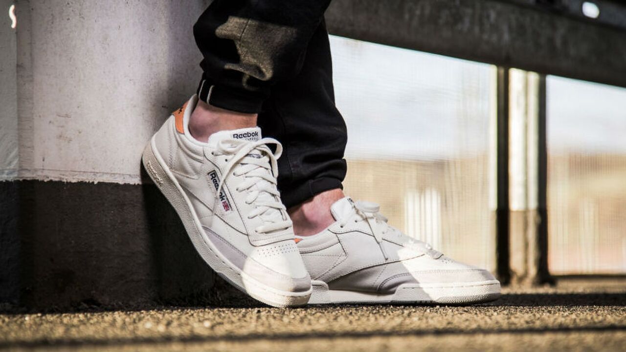 Illustratie voor: Met deze sneakers ga jij stijlvol de zomer in