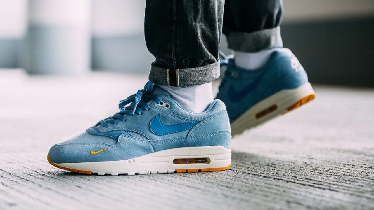 Illustratie voor: Sneaker selectie: deze modellen zijn perfect voor de herfst