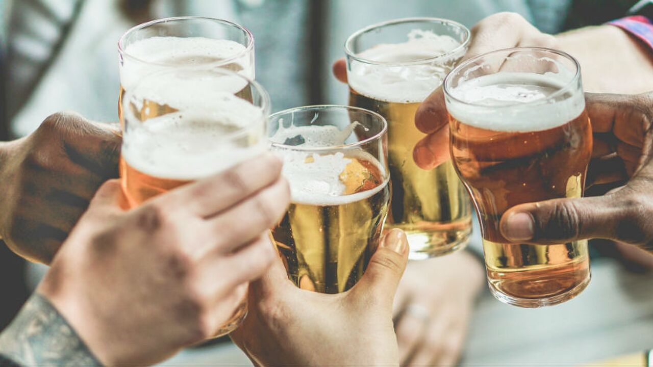 Illustratie voor: Geschiedenis wijst uit: vrouwen zijn de grondleggers van bier