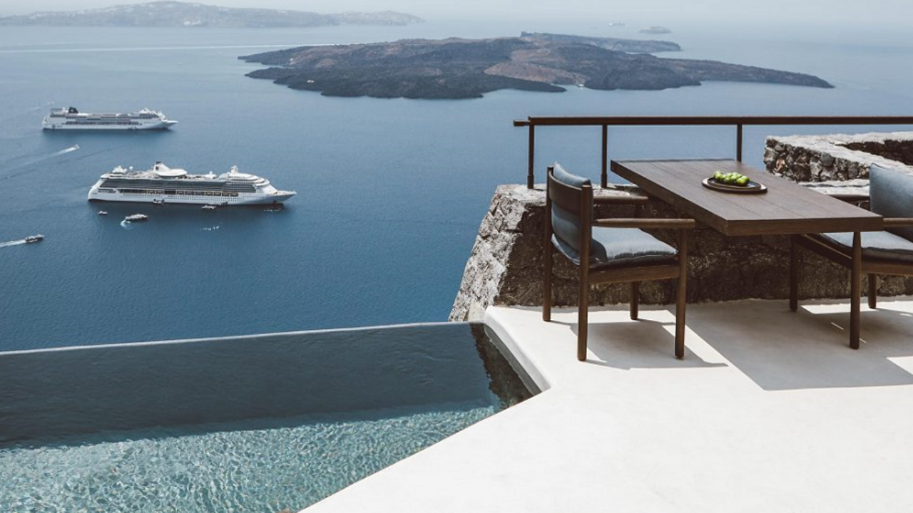 luxe villa santorini MAN MAN