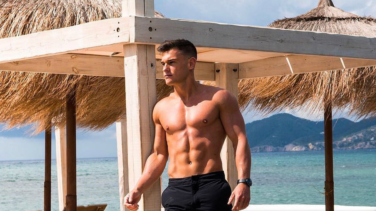 Met deze vier buikspier oefeningen krijg jij de gewenste sixpack MAN MAN
