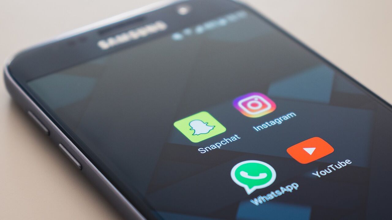 WhatsApp storing