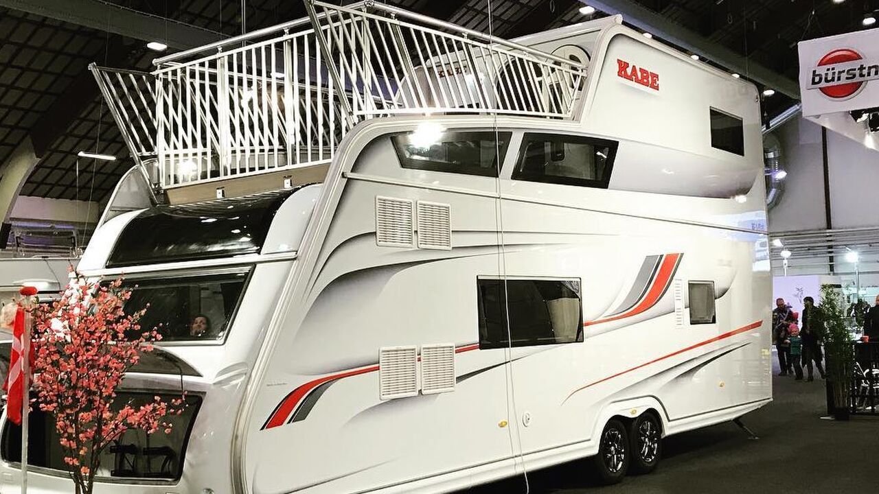 dubbeldekker caravan met dakterras
