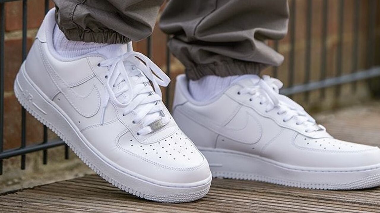 sneaker header