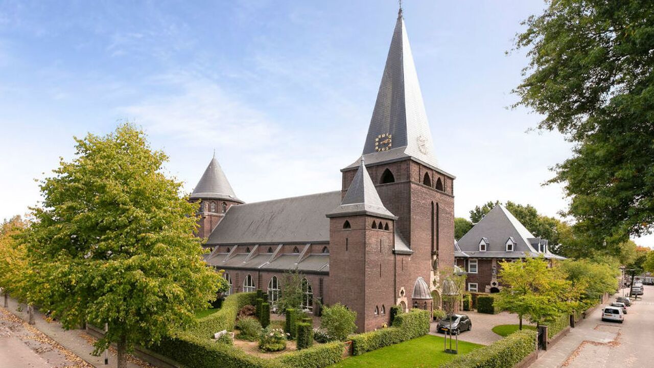 omgebouwde kerk te koop funda