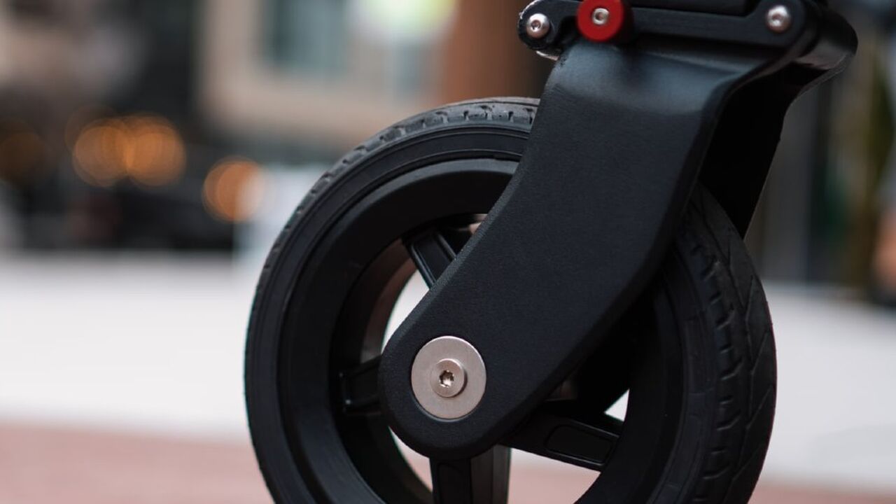 Illustratie voor: Deze kleine e-bike past gewoon in je rugzak