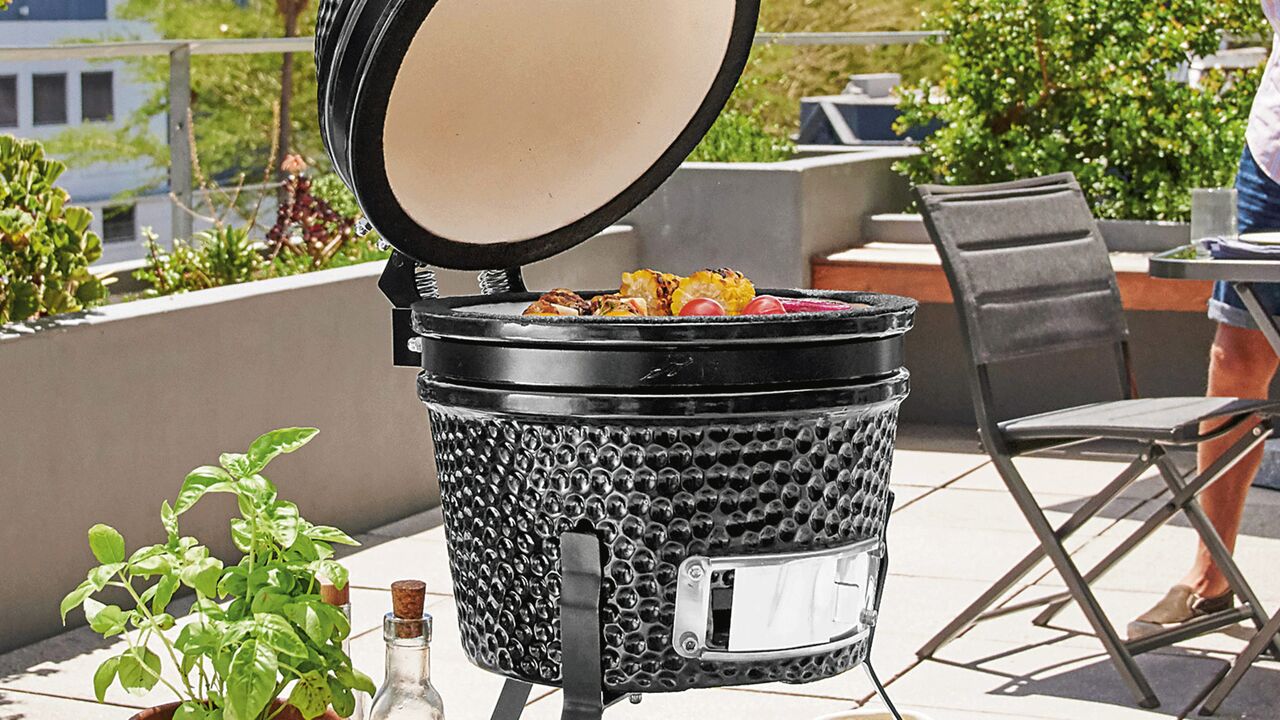 Illustratie voor: Deze grill-egg barbecue scoor je bij Aldi voor een vriendenprijs