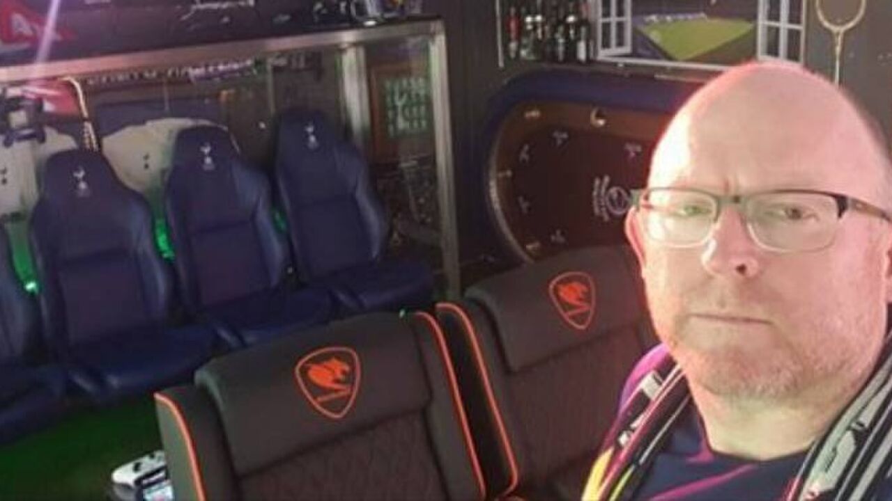 Illustratie voor: Deze man bouwt voor ruim €30.000 zijn garage om tot ultieme voetbal mancave