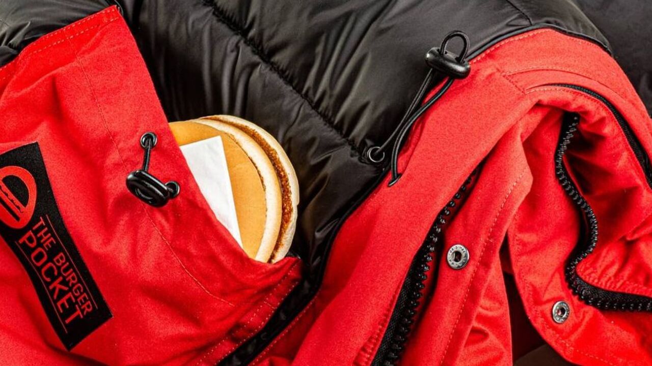 Illustratie voor: The Burger Jacket is letterlijk de lekkerste jas voor de winter