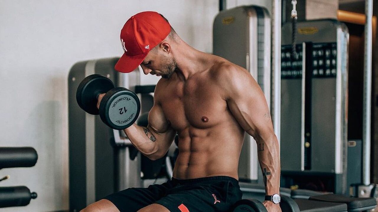 oefeningen met dumbbells