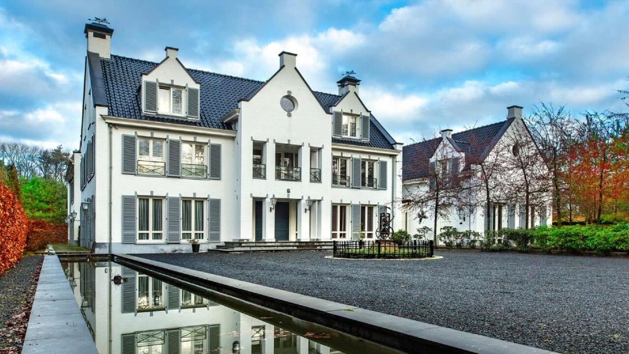 Illustratie voor: Te koop op Funda: met dit kast van een huis ben jij de koning van Noord-Brabant