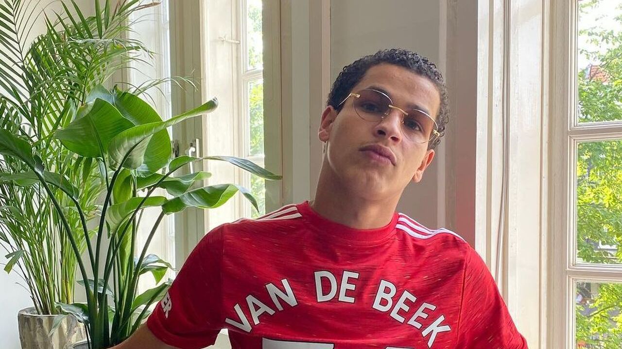 Illustratie voor: Mocro Maffia-acteur Bilal Wahib pronkt met zijn dikke nieuwe auto