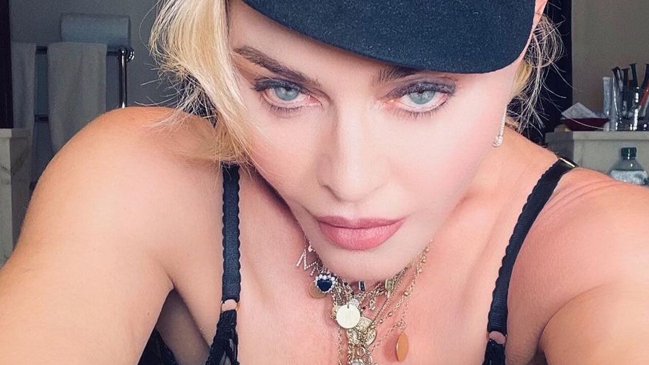 Madonna (62 jaar) shockeert volgers met héél gewaagde foto