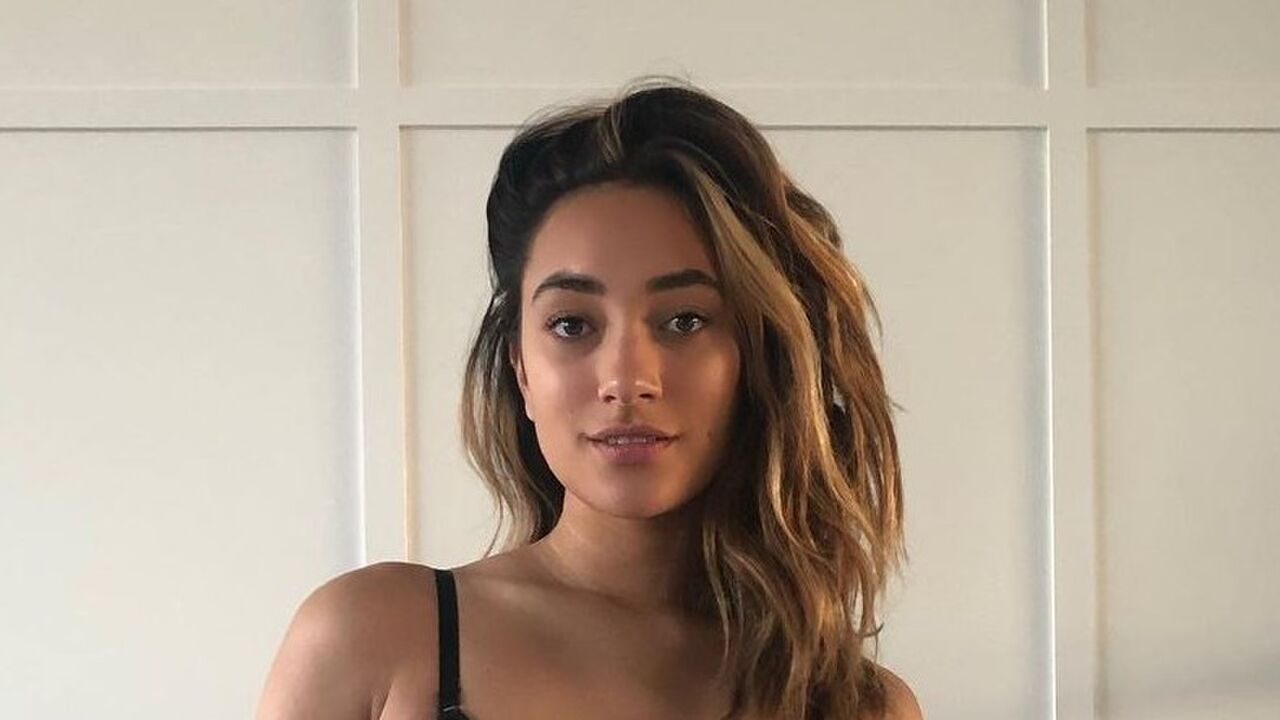 Katie de Rooij buurmeisje van het jaar 2021 fhm