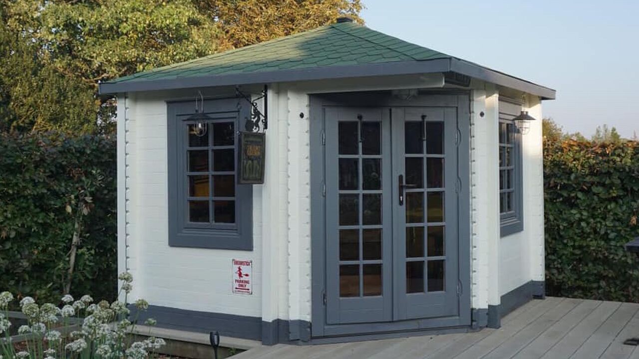 Man bouwt Harry Potter-kroeg in de eigen achtertuin -2