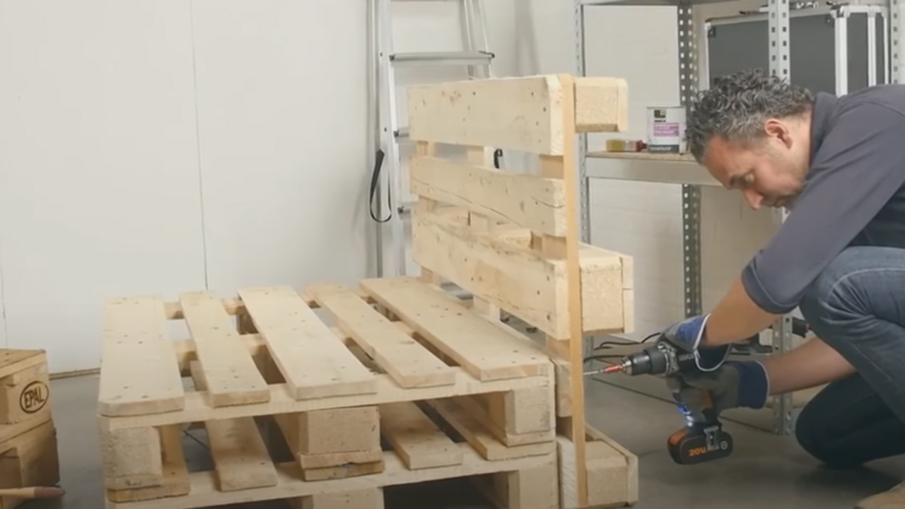 Zelf loungebank maken van pallets