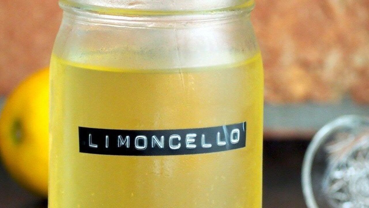 Illustratie voor: Zelf limoncello maken: zo gaat het je lukken