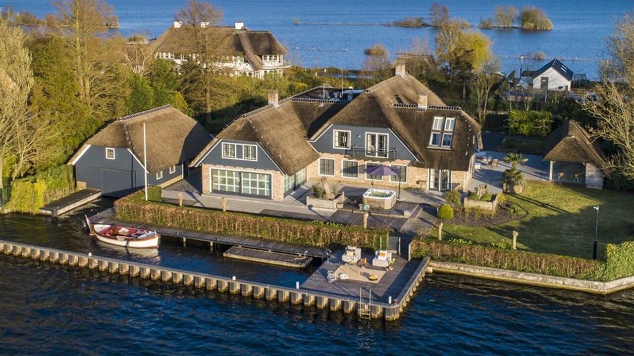 Funda droom: deze miljoenenvilla aan het water staat te koop op Funda