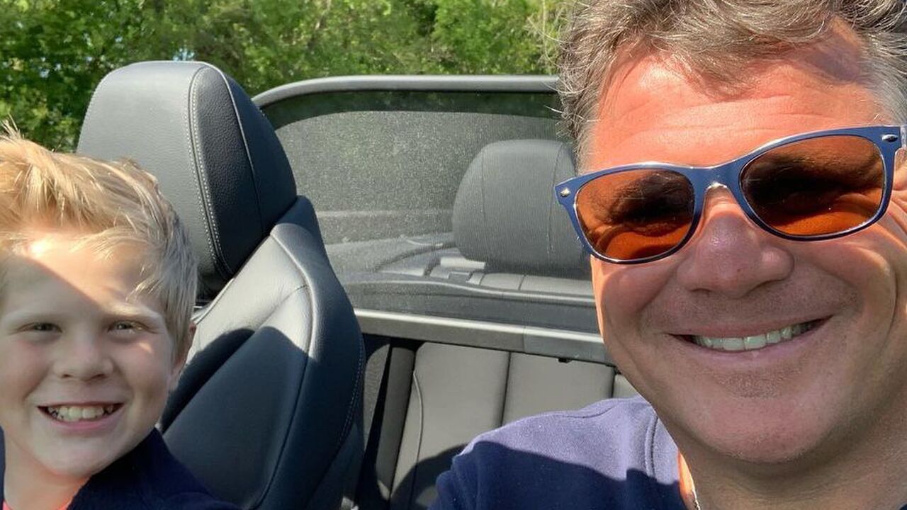 In deze dikke auto rijdt volkszanger Wolter Kroes