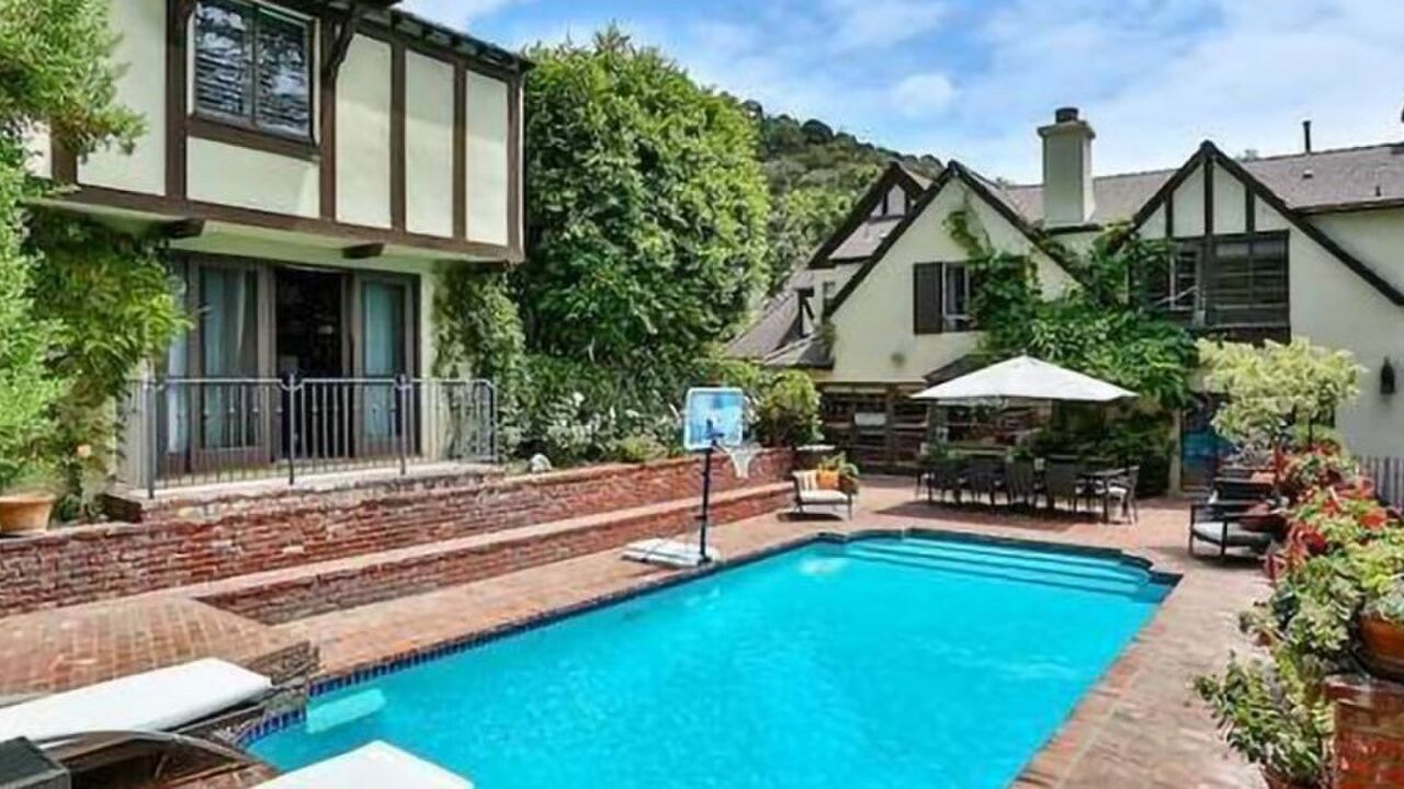 Illustratie voor: Rihanna koopt luxe villa van de buren voor $10 miljoen