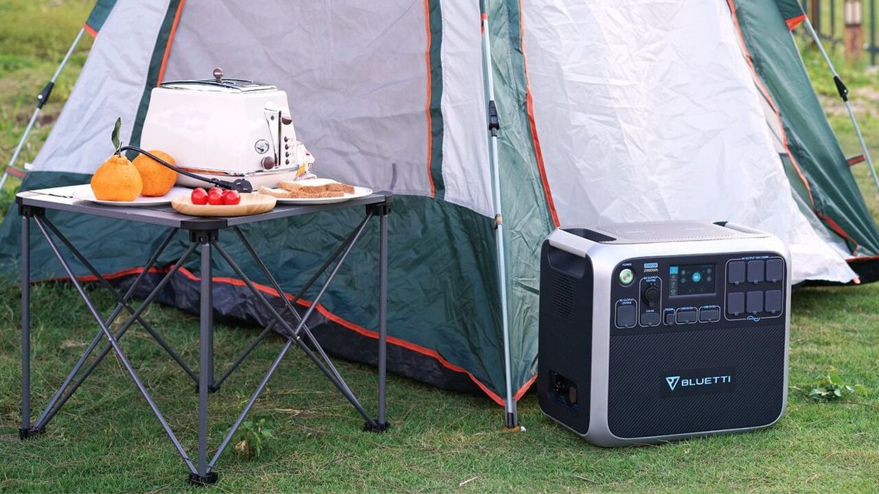 bluetti power station camping (1)