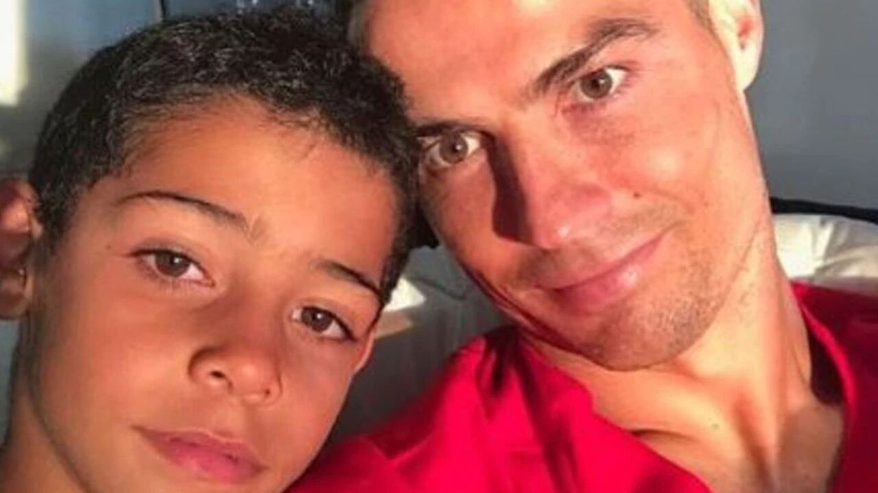 cristiano ronaldo geeft zoon rolex horloge