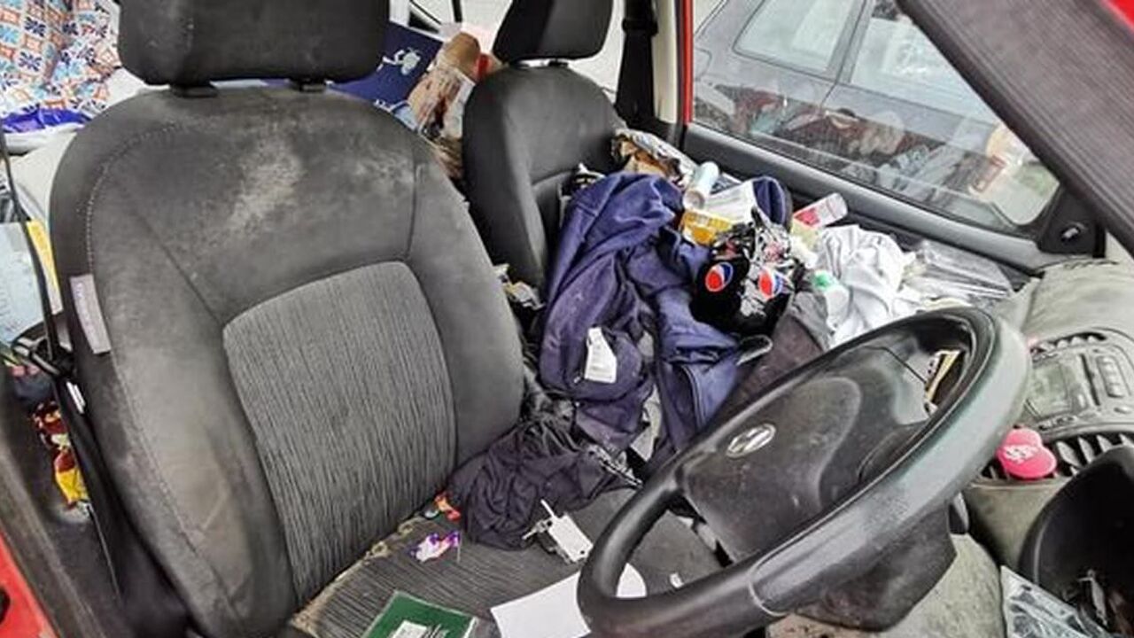 Illustratie voor: Werknemers weigeren apk-keuring te doen door een veel te smerige auto