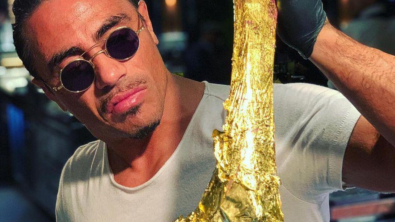 hoeveel kost golden tomahawk steak salt bae restaurant (1)