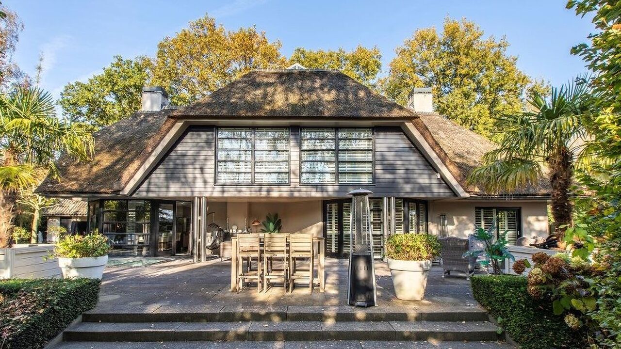 Na 8 jaar is deze onwijs luxe villa van Gordon verkocht